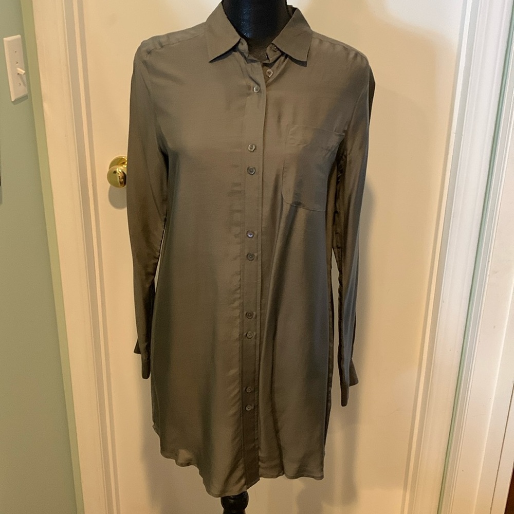 Leo & Sage dark gray tunic in VGUC. Sz S.